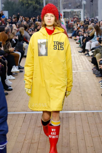 Look 60